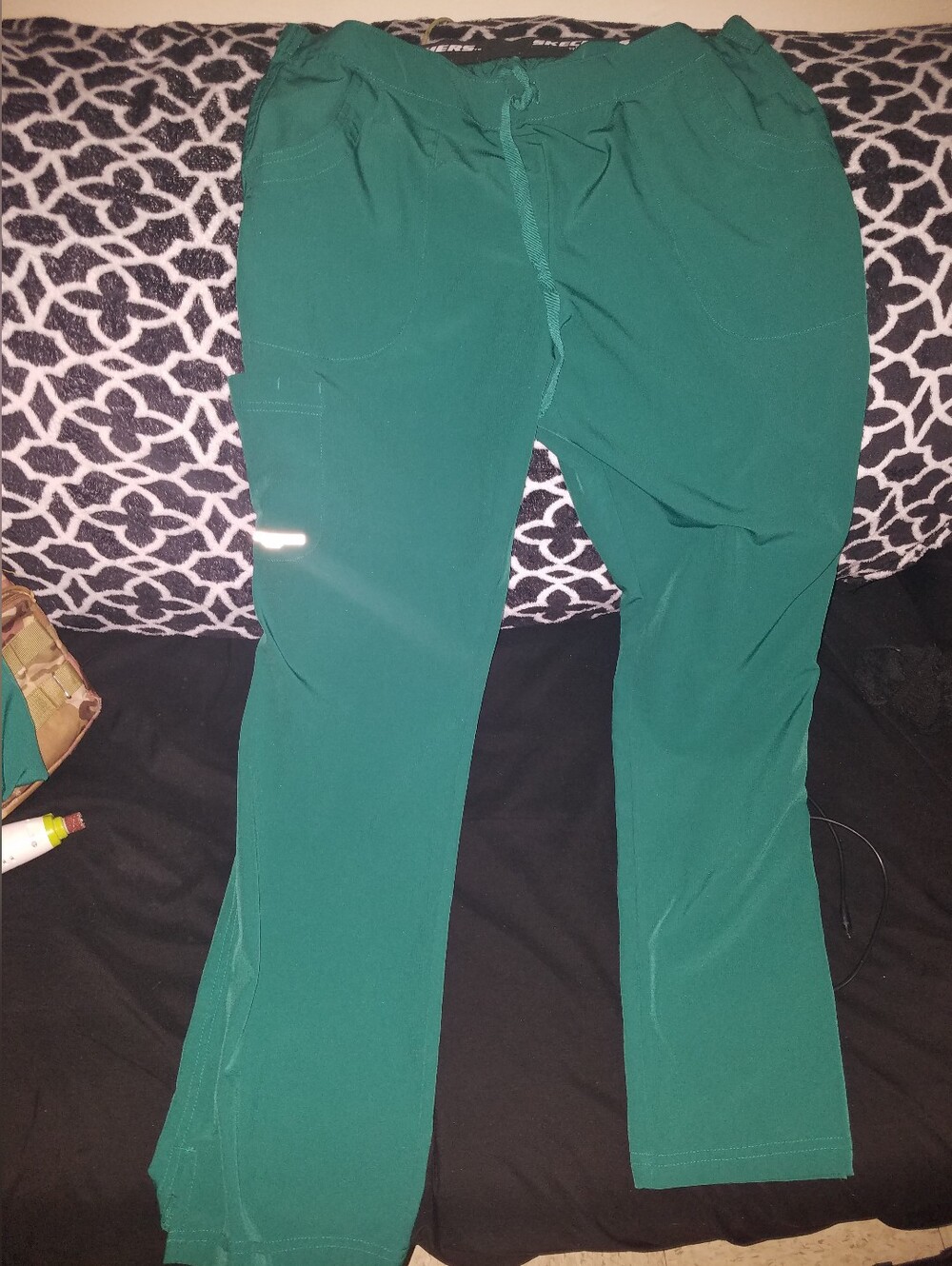 Hunter Green Sketcher Scrub Set Size Large - Picture 3 of 4